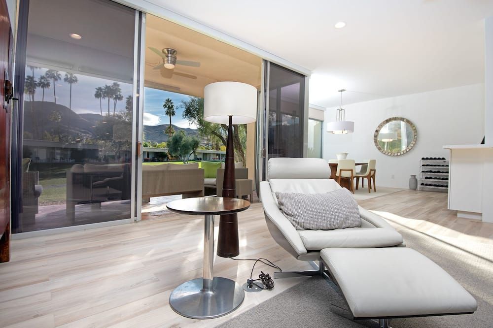Upscale 3br/3 Bath Seven Lakes C.C. South Palm Springs! Pvt. Sauna. Golf. Views. - Palm Springs - Sala de estar