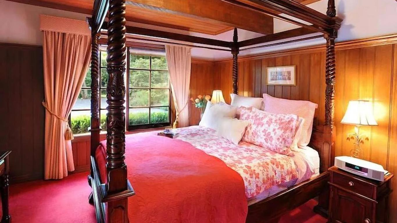 ماري كاردز كوتش هاوس