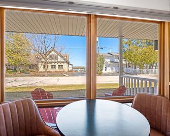 Spruce & Shore Motel - Fish Creek - Comedor