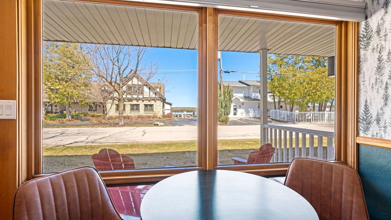 Spruce & Shore Motel