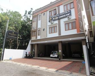 RedDoorz @ Jakal Bawah - Depok - Building