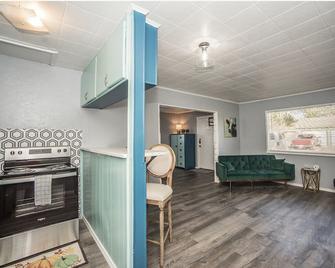The Jewel Box on 21st St - Canyon - Kitchen