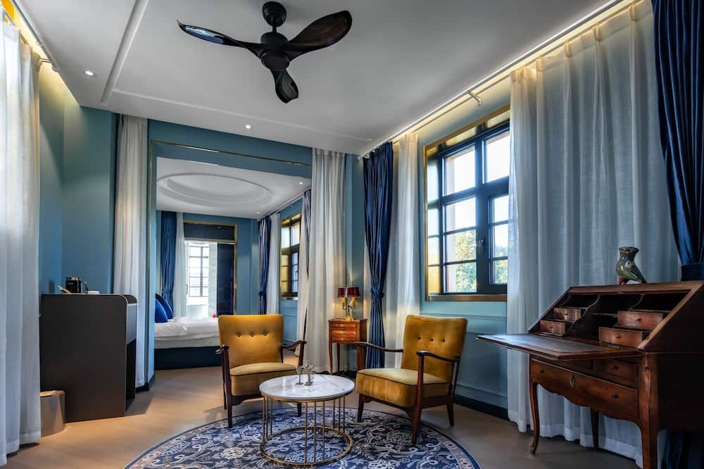 مون آند تشاليس - كونمينغ - غرفة معيشة