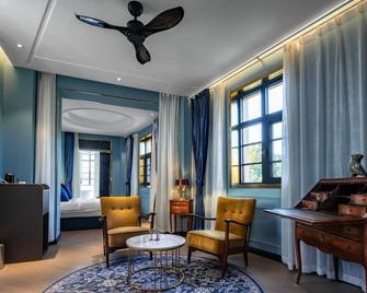 مون آند تشاليس - كونمينغ - غرفة معيشة