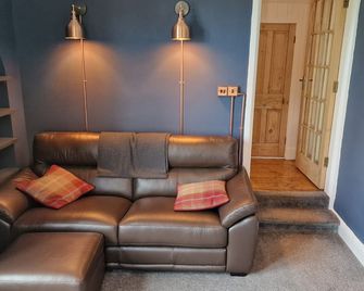 Characterful 3 Storey Home with Awesome Sea Views - 안사이드 - 거실