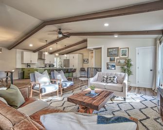 4bd With Game Lounge Hot Tub Dog Friendly Usafa - Colorado Springs - Living room