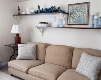 Newly renovated entire guest suite in Orange County. - Orange - Sala de estar