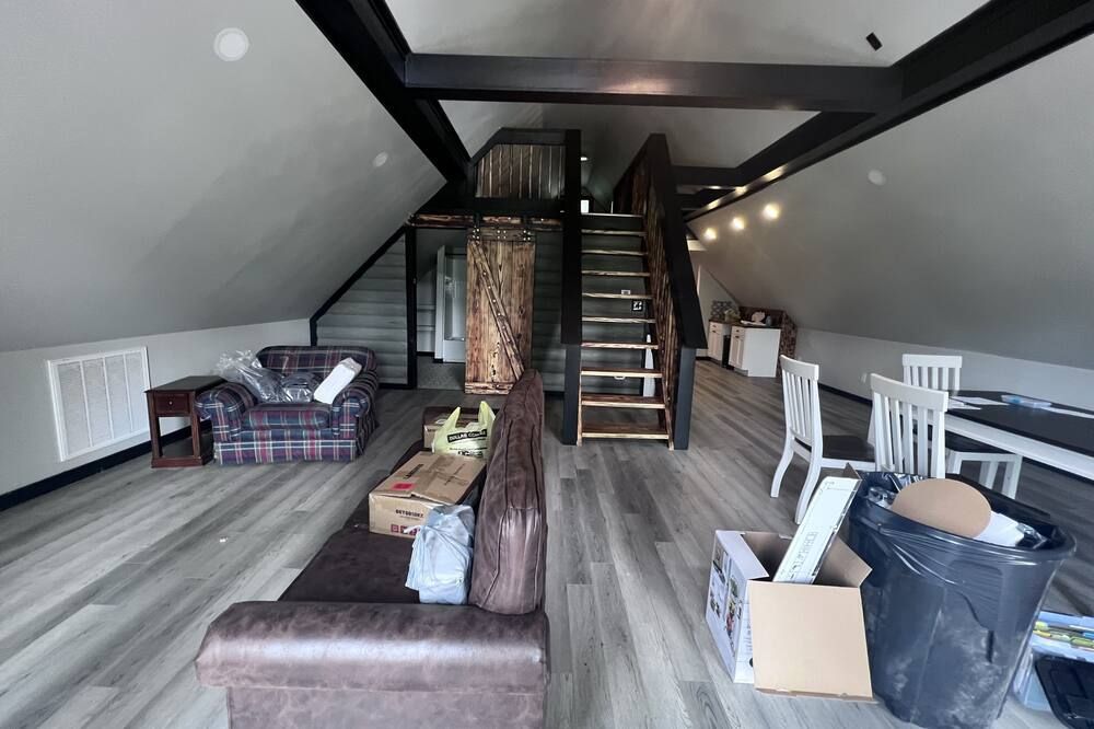 Quietly Charming A-Frame - Madisonville - Huiskamer