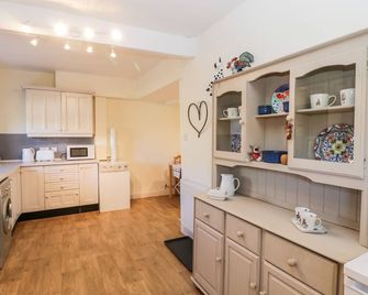 Manor House Farm Cottage - Saltburn-by-the-Sea - Kitchen