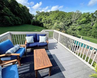 The best of Franklin! Beautiful listing on private acreage & minutes to downtown - Franklin - Balcony