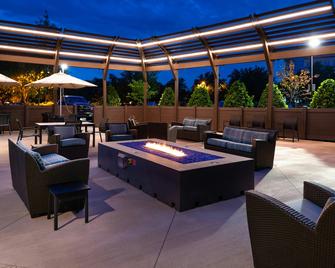 Residence Inn by Marriott Charlotte Northlake - Charlotte - Patio