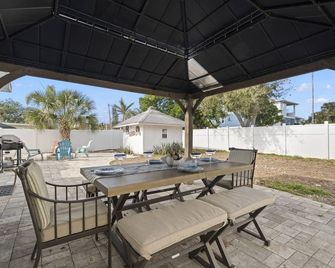 Stephy's Place - Clearwater Beach - Patio