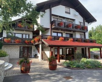 Zigon Bed & Breakfast - Logatec - Building