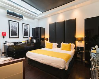 Strozzi Palace Suites by Mansley - Cheltenham - Living room