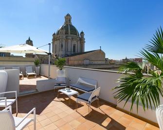 Zibibbo Suites & Rooms - Aparthotel In Centro Storico A Trapani - Trapani - Balcony