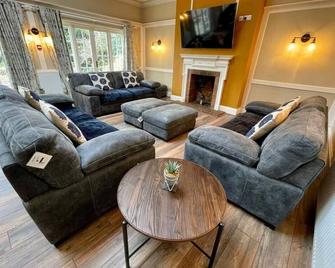 Lydney House Hotel Swaffham Sleeps 22 - Swaffham