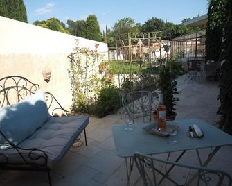 Le Chat Sur Le Toit - Lourmarin - Patio
