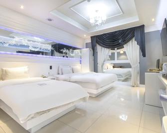 Dom Hotel - Gwangju - Habitación