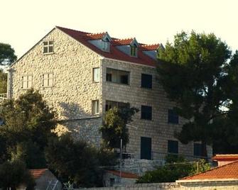Guesthouse Pomena - Goveđari - Byggnad