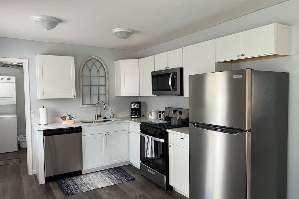 Charming 3-Bedroom Walking Distance to Beach Bottom Unit of Duplex in Edinboro
