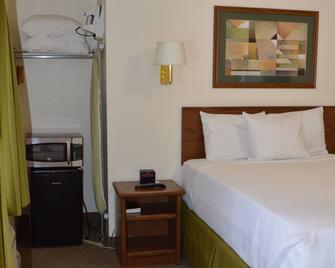 #16 Family Suite , 3 Beds With Wifi, And Ac In Columbia Falls, 20 Mi To Gnp - Columbia Falls - Chambre