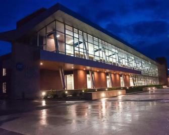 Residence & Conference Centre - Welland - Welland - Building