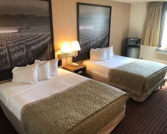 Super 8 by Wyndham Pendleton - Pendleton - Ložnice