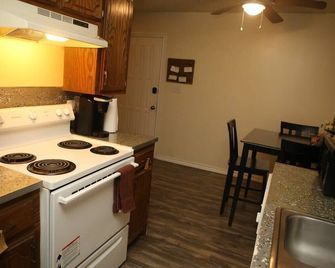 2 bed/ 1 bath next to Ft. Sill - Lawton - Kitchen