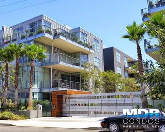 New construction, modern, loft style condo, 5 min to the beach - Marina del Rey - Budynek