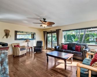 5285 Shore Drive - Carlsbad - Living room