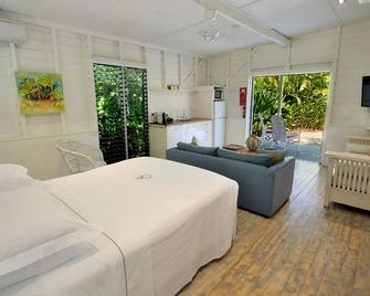 Sejala Beach Huts - Mission Beach - Living room