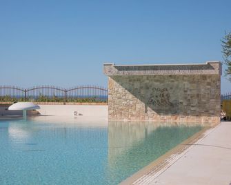 Casale Madonna Grande Wine Resort - Portocannone - Piscina