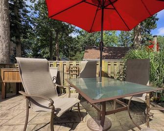 Queen's Gem Cottage – Your Perfect Grand Bend Getaway - Grand Bend - Patio