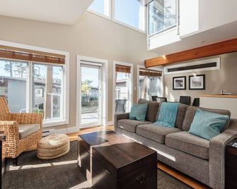 Cox Bay Beach Resort - Tofino - Olohuone