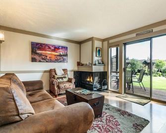 Tahoe Marina Lakefront | Unit 17 - Tahoe City - Sala de estar