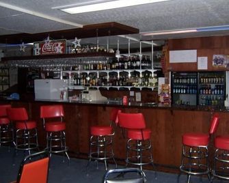 North Adventure Inn - Cochrane - Bar
