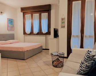 Holiday apartment on the wood, in the heart of Como! - Como - Habitación
