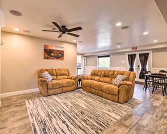 La Verkin Family Apartment - 21 Miles to Zion! - La Verkin - Living room