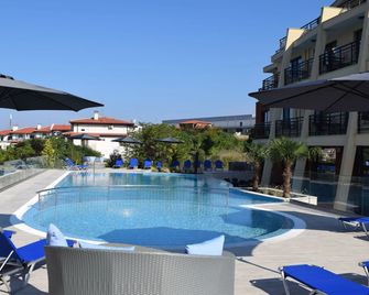Cristiani Hotel Sozopol - Sozopol - Piscina