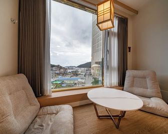 Geoje Hound Hotel & Spa - Geoje - Living room