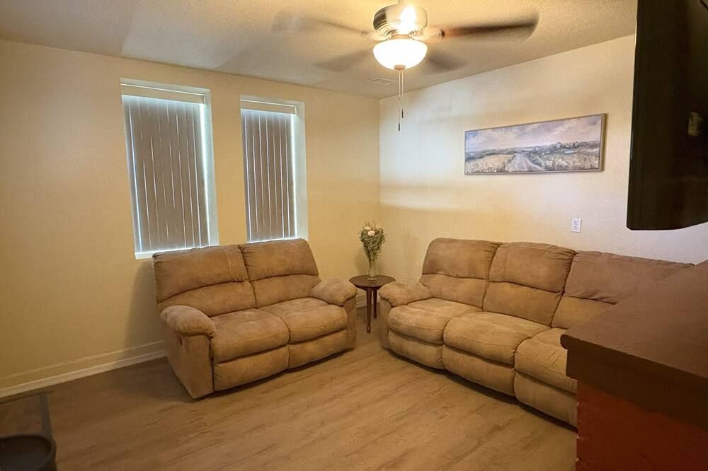 Affordable 2-bedroom apartment in Safford with AC. - Safford - Wohnzimmer