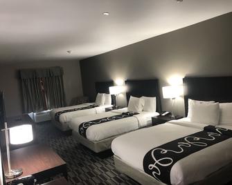 Catoosa Inn & Suites - Catoosa - Bedroom