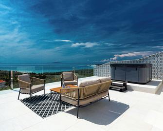 هوتل إن إكسلسيس - نوفالجا - شرفة