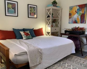 Garden Home with Mountain & Desert Views home - Green Valley - Slaapkamer