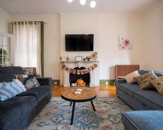 5th and Grand - Lovingly Restored Brownstone Troy NY Unit 1 - Troy - Huiskamer