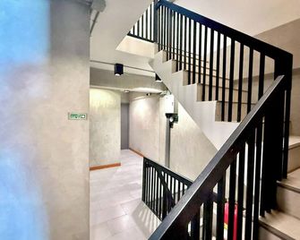 Little One - Chiang Rai - Σκάλες