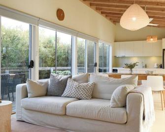 The Pelican Shed - Robe - Living room