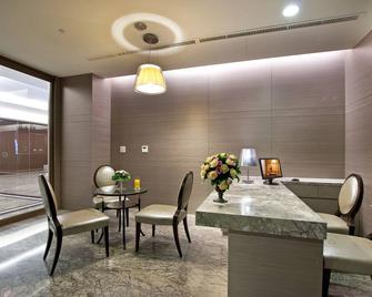Check Inn Select Taichung Dadun - טאיצ'ונג - דלפק קבלה