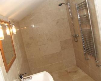 Churchills Inn & Rooms - Windermere - Casa de banho