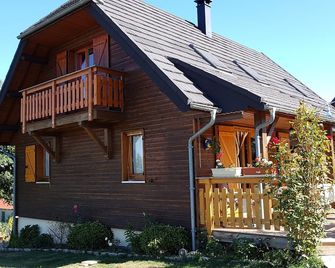Chalet en Pleine Nature Pouvant Accueillir 12 Personnes, Randonnées, Pêche, ski - Saint-Genès-Champespe - Bâtiment